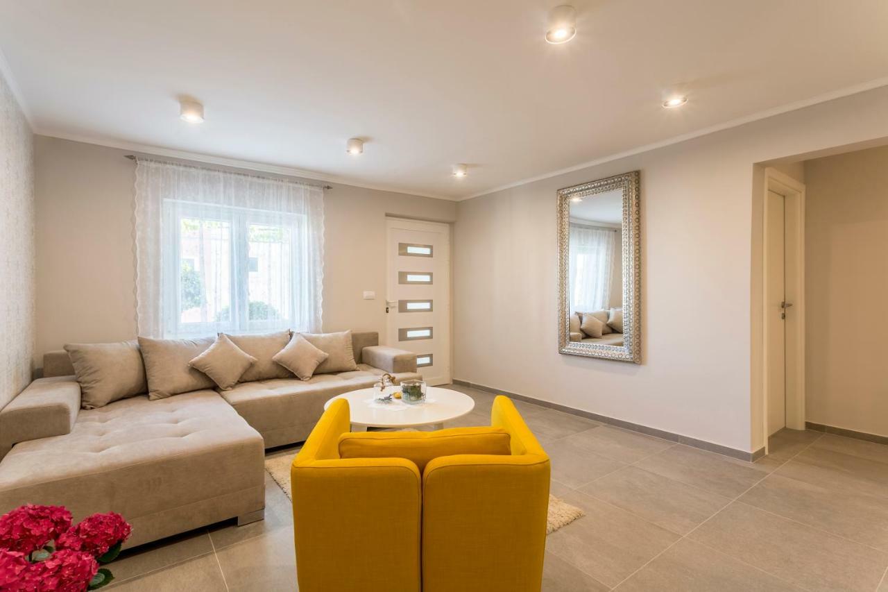 Luxury Apartment Beyond Stobrec Exterior photo